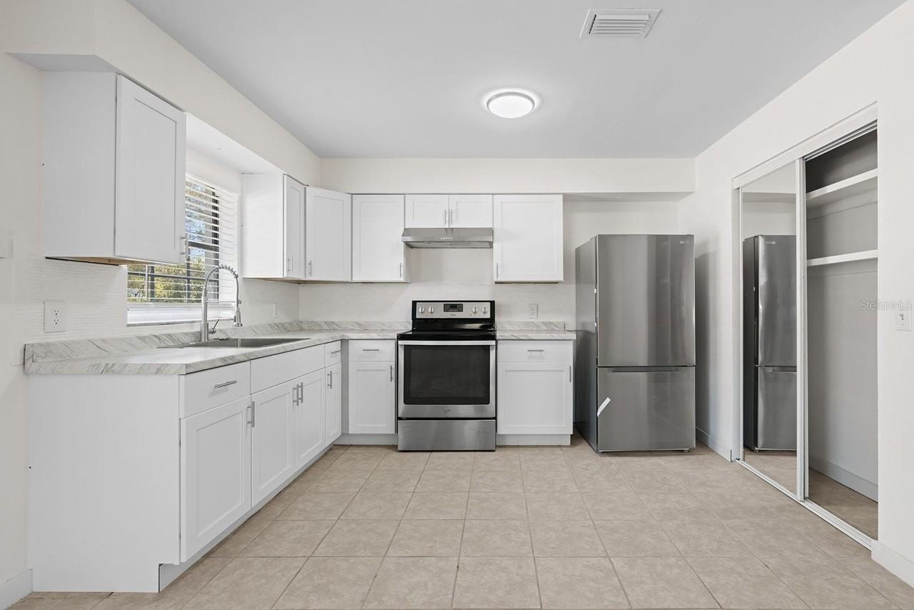 450 N Elmwood Pt - Photo 6 of 17