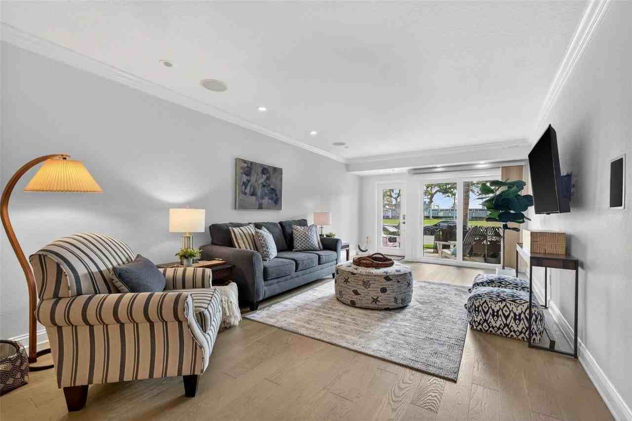 922 N Shore Dr Ne - Photo 5 of 26