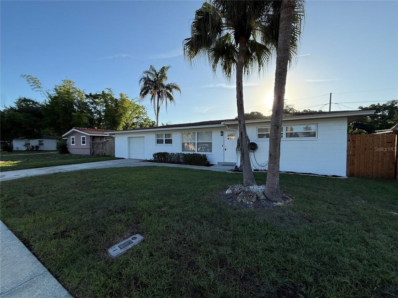 15573 Bedford Cir E - Photo 2 of 37
