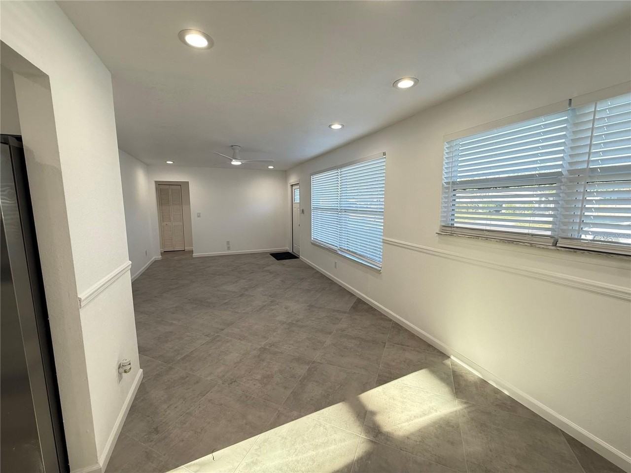 15573 Bedford Cir E - Photo 4 of 37