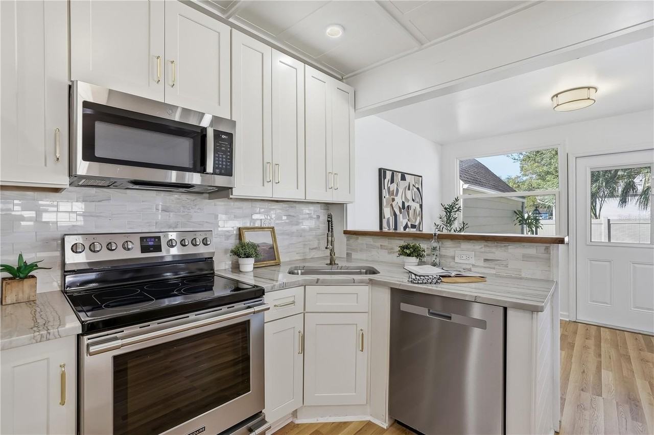 918 45th St N - Photo 5 of 25