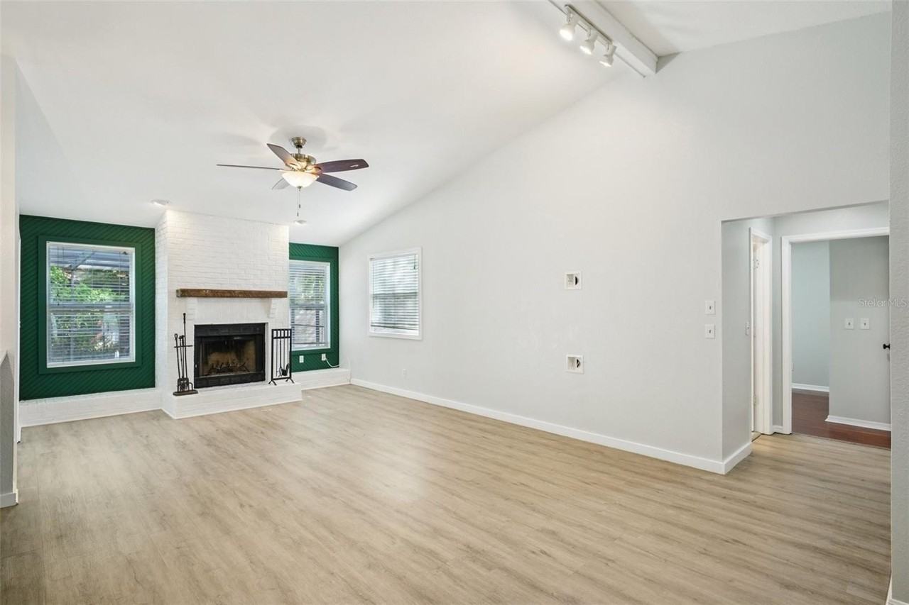 3109 Lake Valencia Ln E - Photo 4 of 50