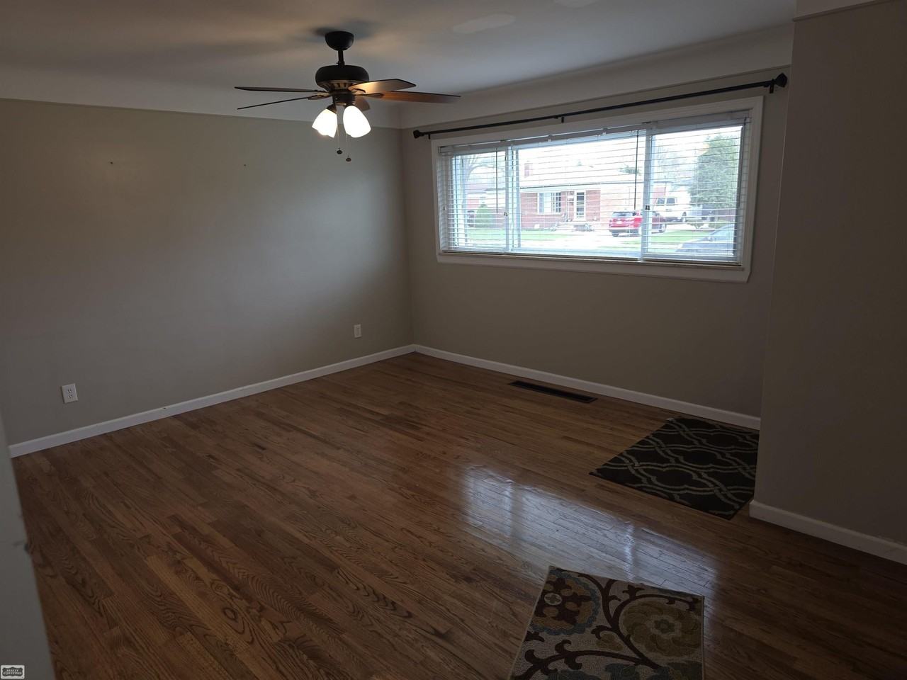 31257 Burton St - Photo 4 of 14