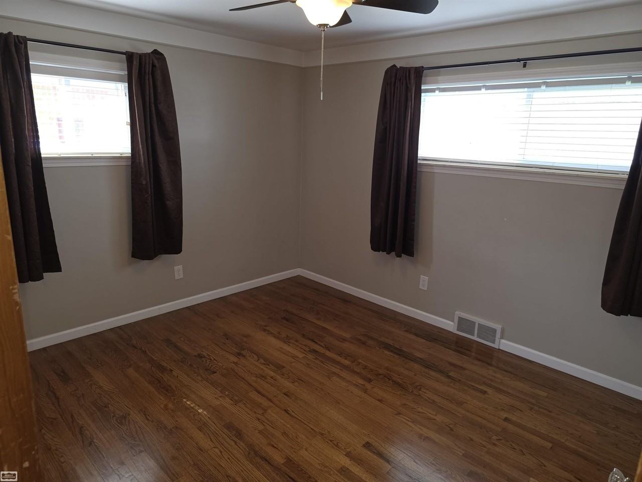 31257 Burton St - Photo 7 of 14