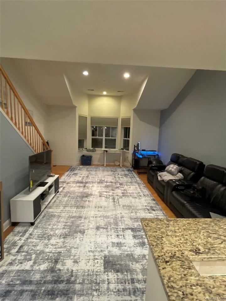 1405 Round Pointe Dr - Photo 4 of 10