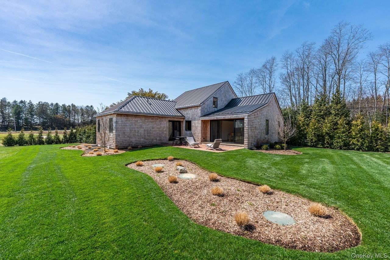 3375 Indian Neck Ln - Photo 2 of 43