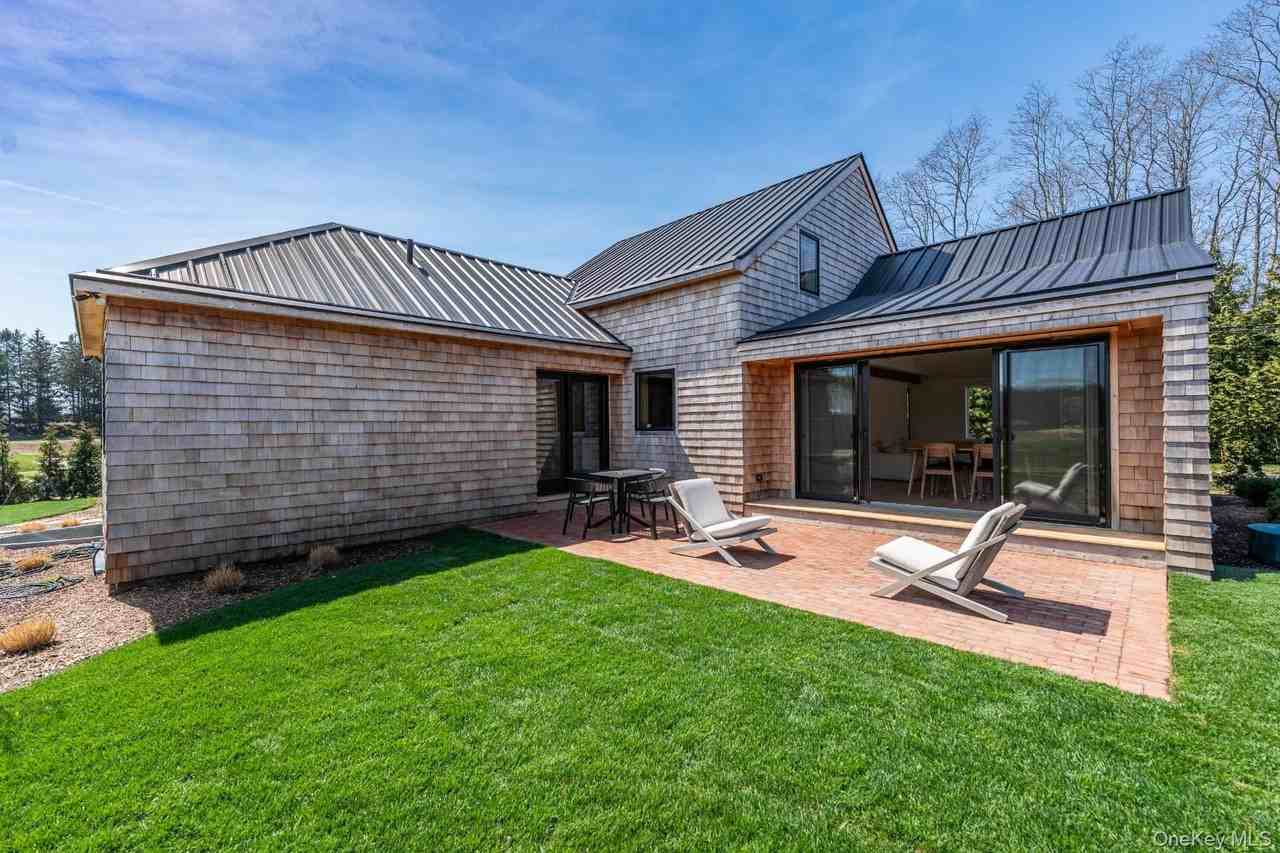 3375 Indian Neck Ln - Photo 3 of 43