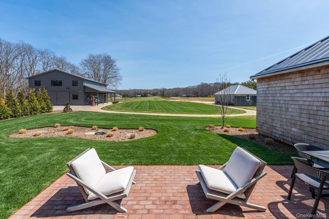 3375 Indian Neck Ln - Photo 4 of 43