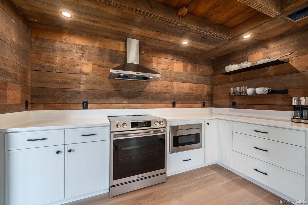 3375 Indian Neck Ln - Photo 6 of 43