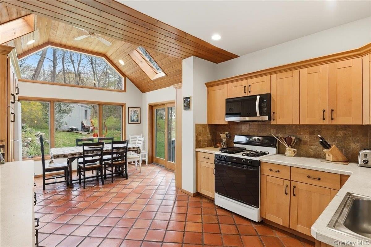 1 Branch St - Photo 5 of 23