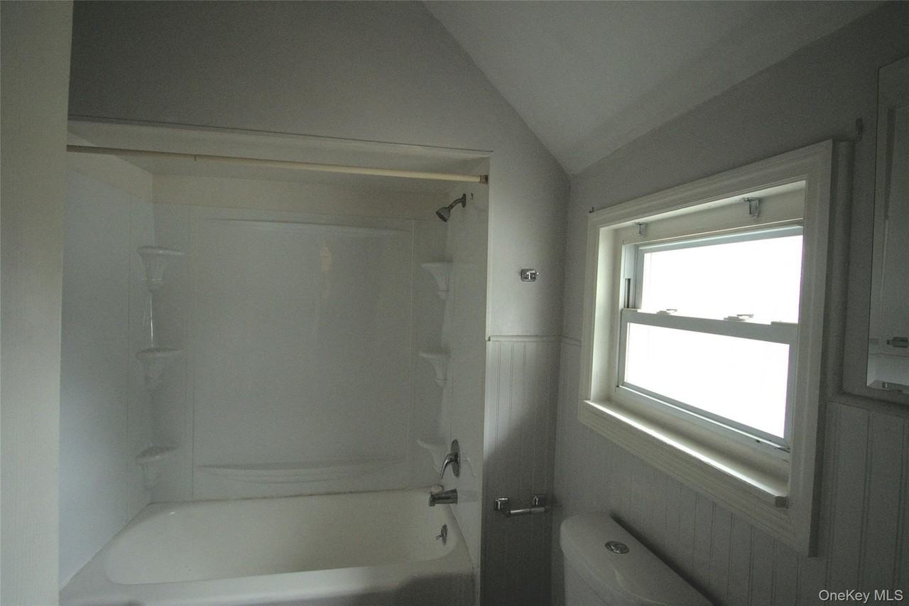 9 Spring St - Photo 2 of 12