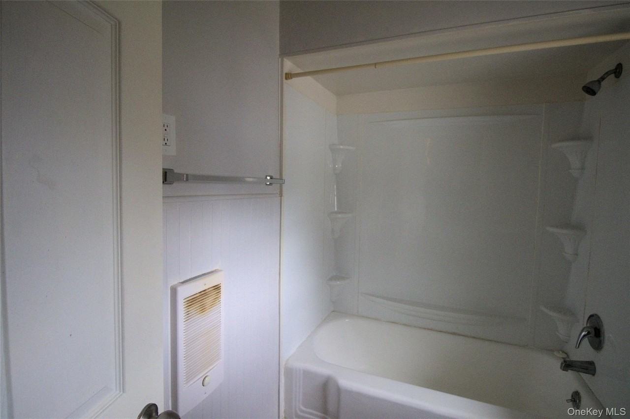 9 Spring St - Photo 3 of 12