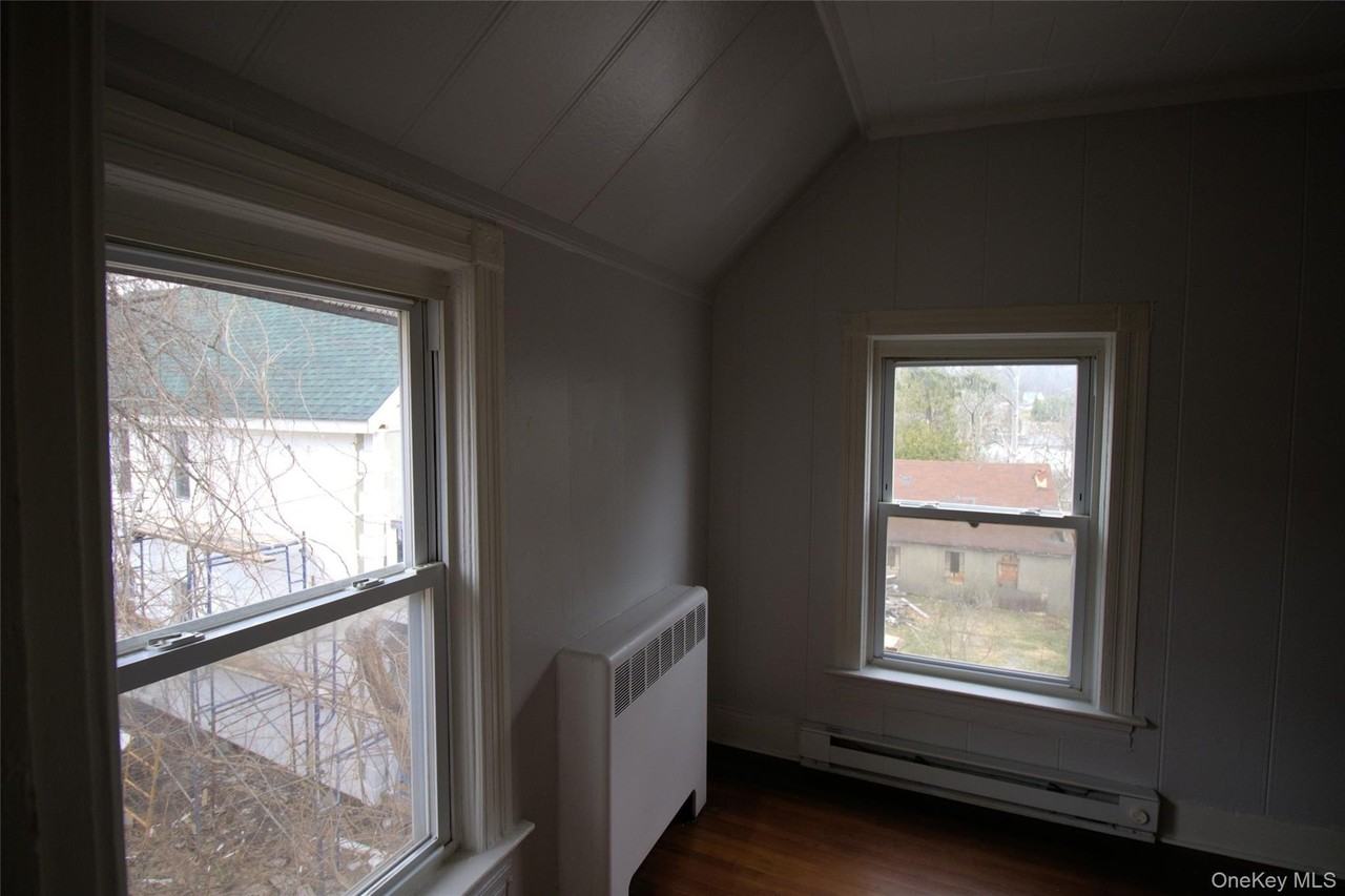 9 Spring St - Photo 6 of 12