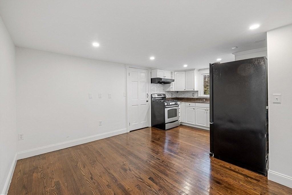 9 Glen Ave #A - Photo 5 of 20