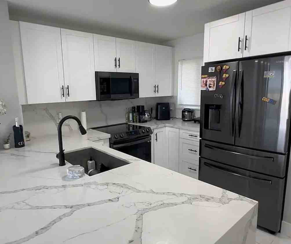 8710 N Sherman Cir - Photo 4 of 10