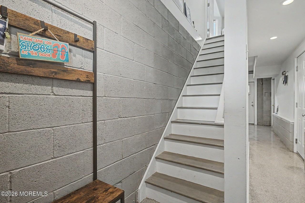 10 Center St - Photo 2 of 24