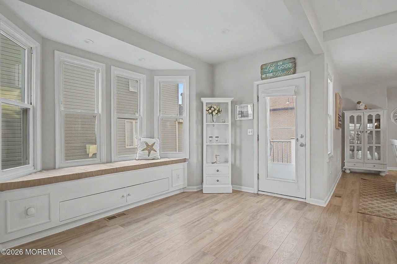 10 Center St - Photo 3 of 24