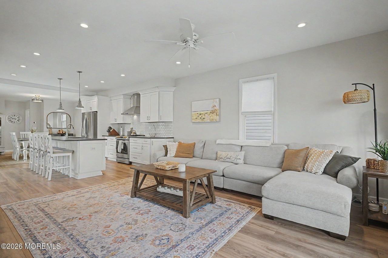 10 Center St - Photo 4 of 24