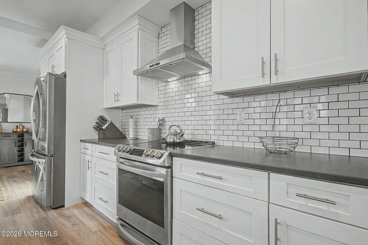 10 Center St - Photo 6 of 24