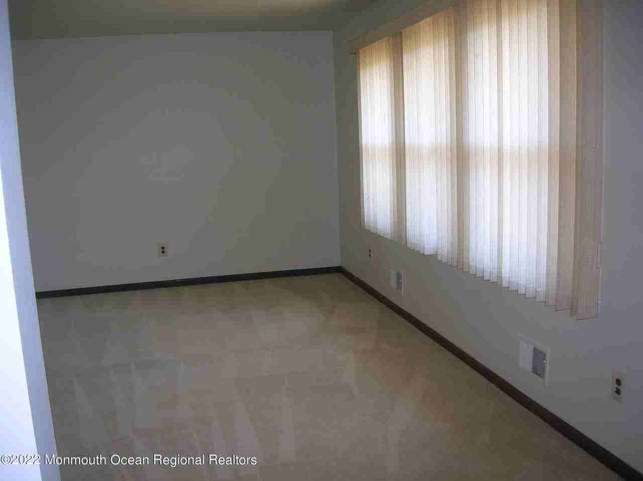 15 Cardinal Ct - Photo 4 of 10
