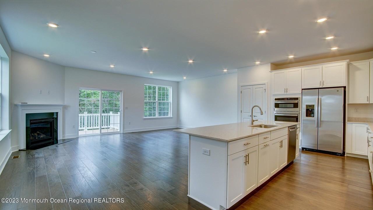 101 Pilot St - Photo 4 of 31