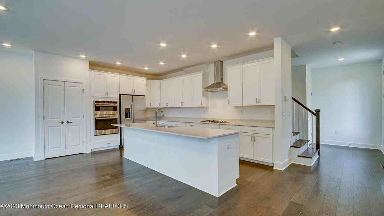 101 Pilot St - Photo 5 of 31