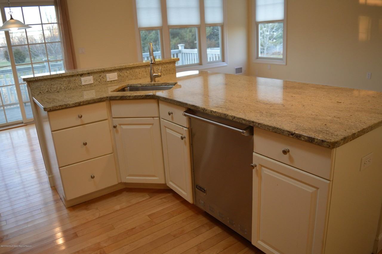 606 Park Ave - Photo 7 of 50