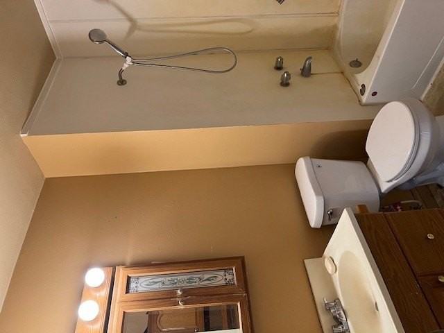 1216 W 12th St - Photo 3 of 8