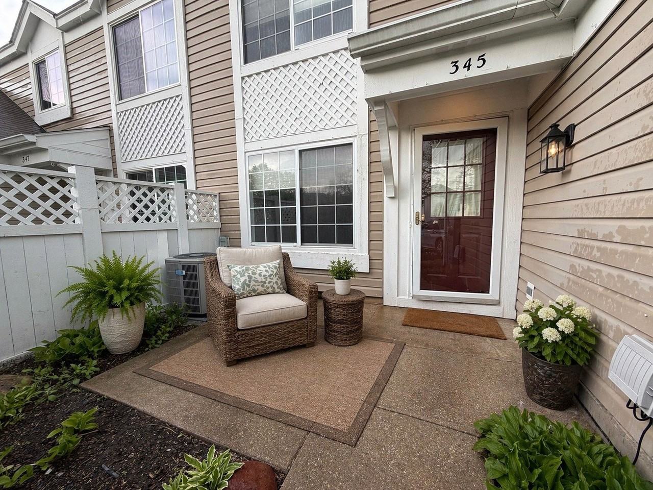 345 Gregory St - Photo 2 of 21