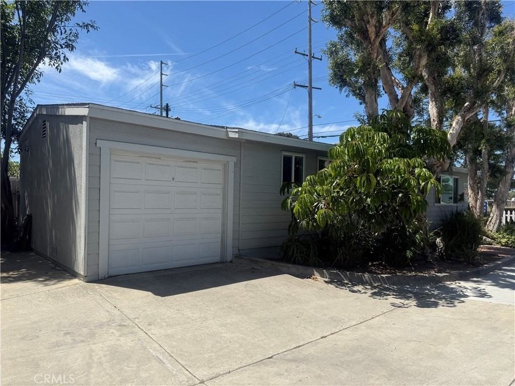 2212 Placentia Ave #A - Photo 3 of 11