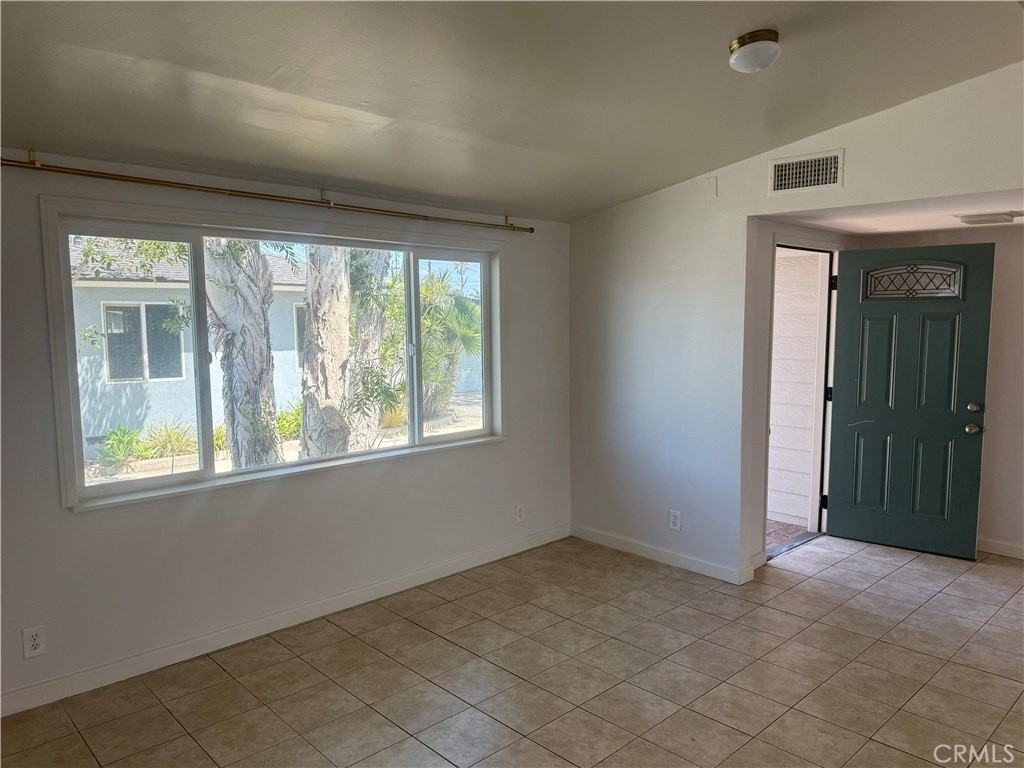 2212 Placentia Ave #A - Photo 4 of 11