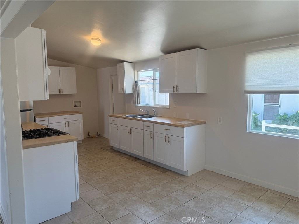 2212 Placentia Ave #A - Photo 6 of 11