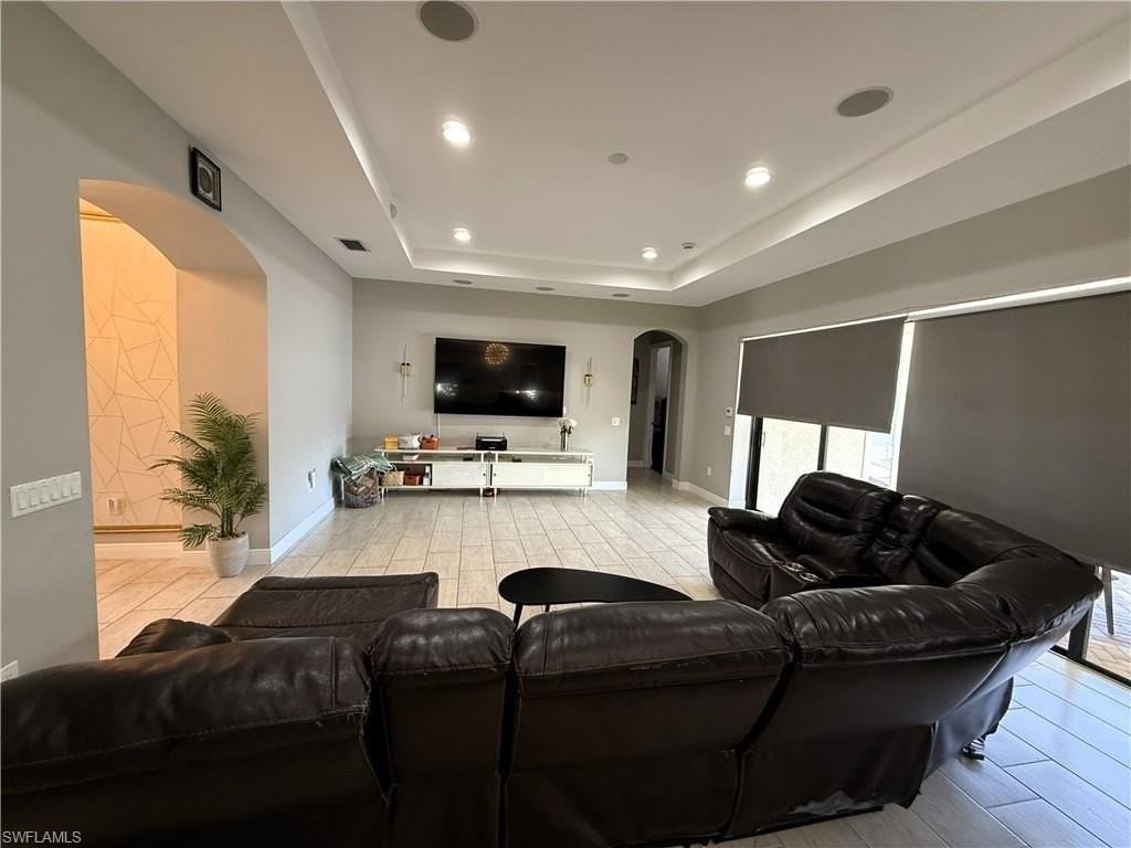10124 Belcrest Blvd - Photo 4 of 26