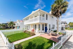 featured image of 2102 1st St