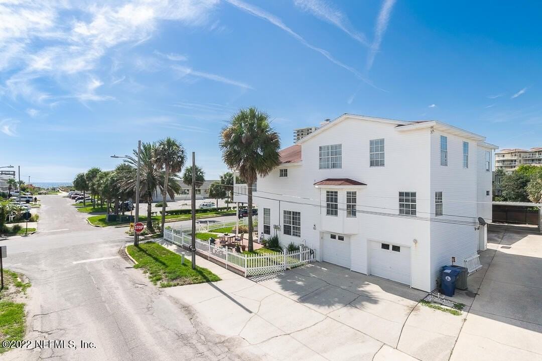 2102 1st St - Photo 2 of 22