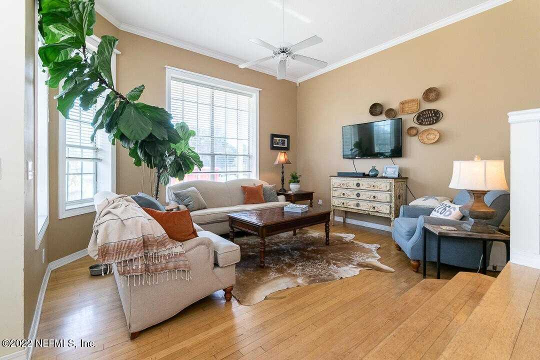 2102 1st St - Photo 5 of 22