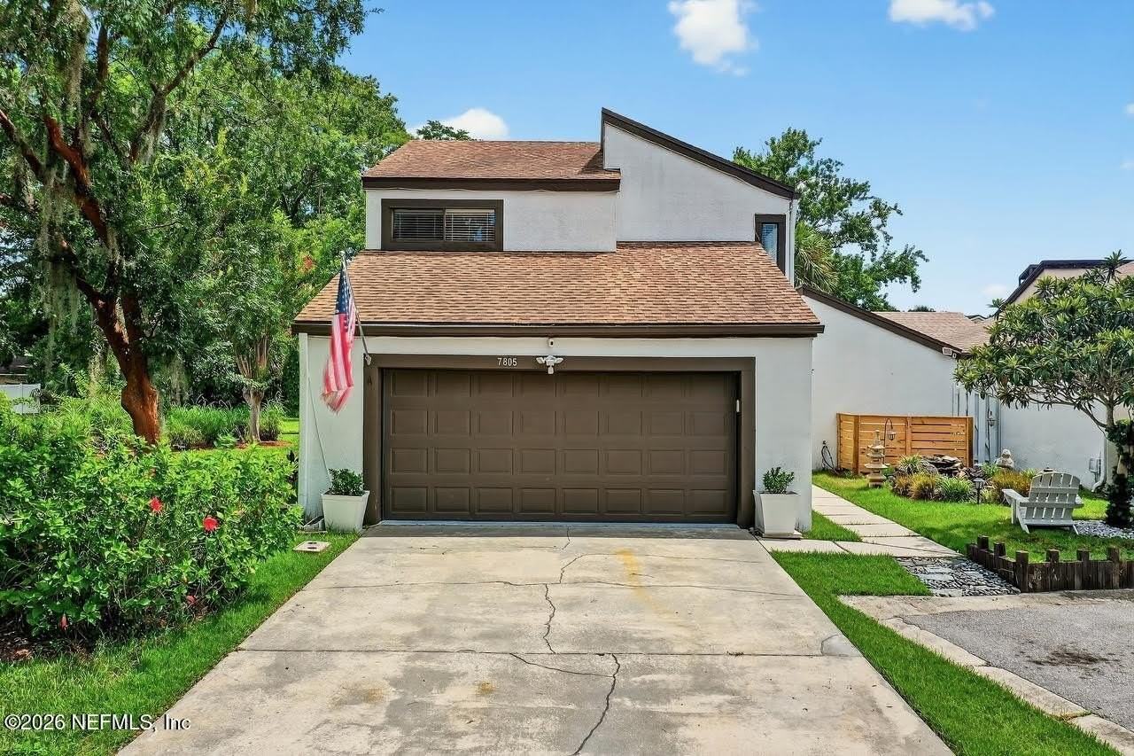 7805 Baymeadows Cir W - Photo 2 of 43