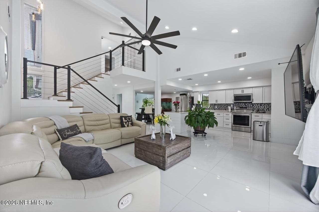 7805 Baymeadows Cir W - Photo 6 of 43