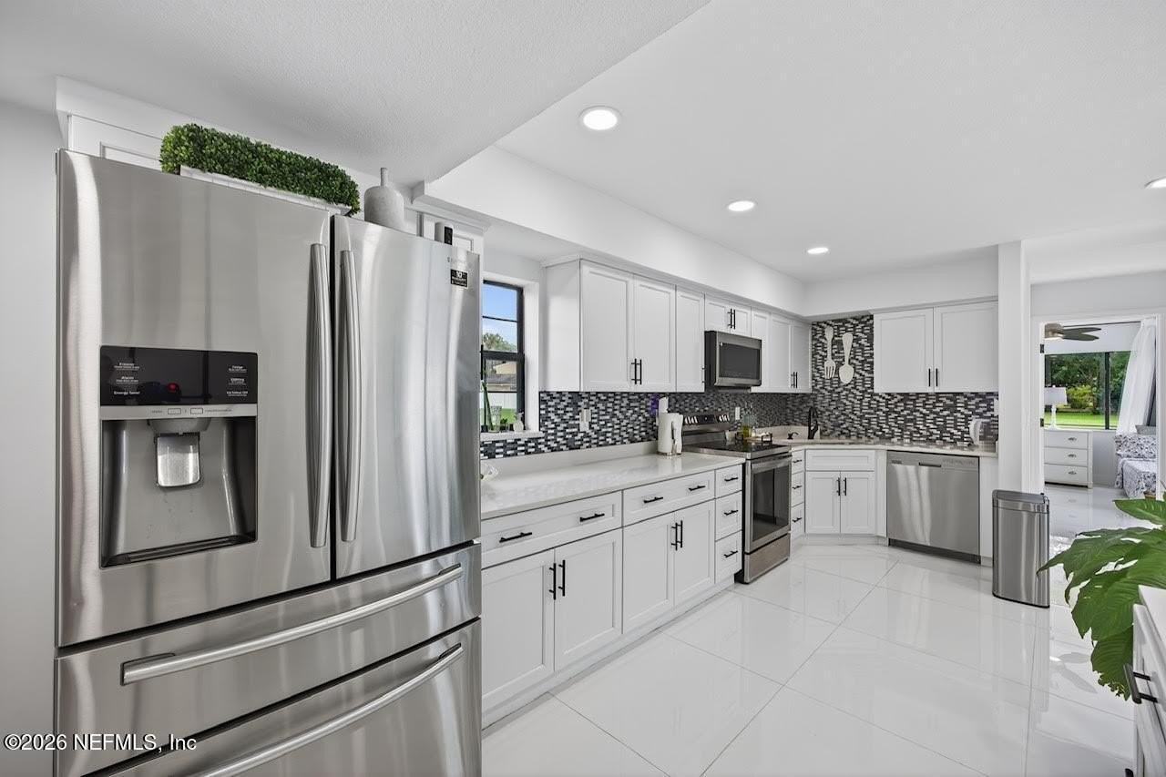 7805 Baymeadows Cir W - Photo 7 of 43