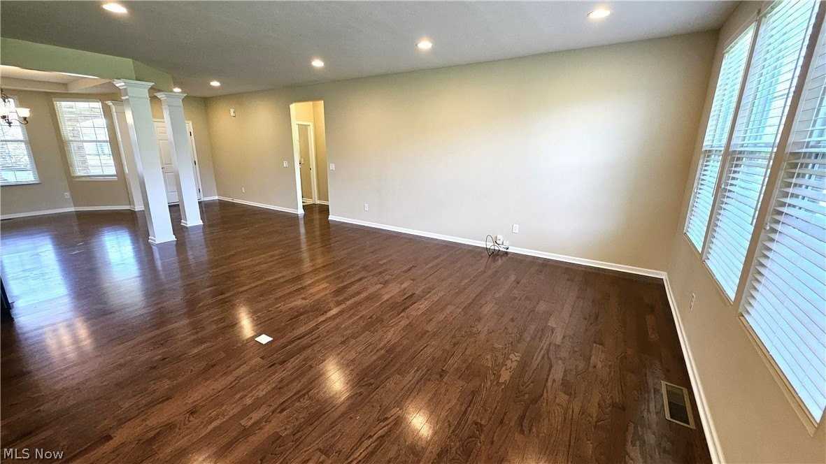 7226 Dursley Ct - Photo 4 of 36