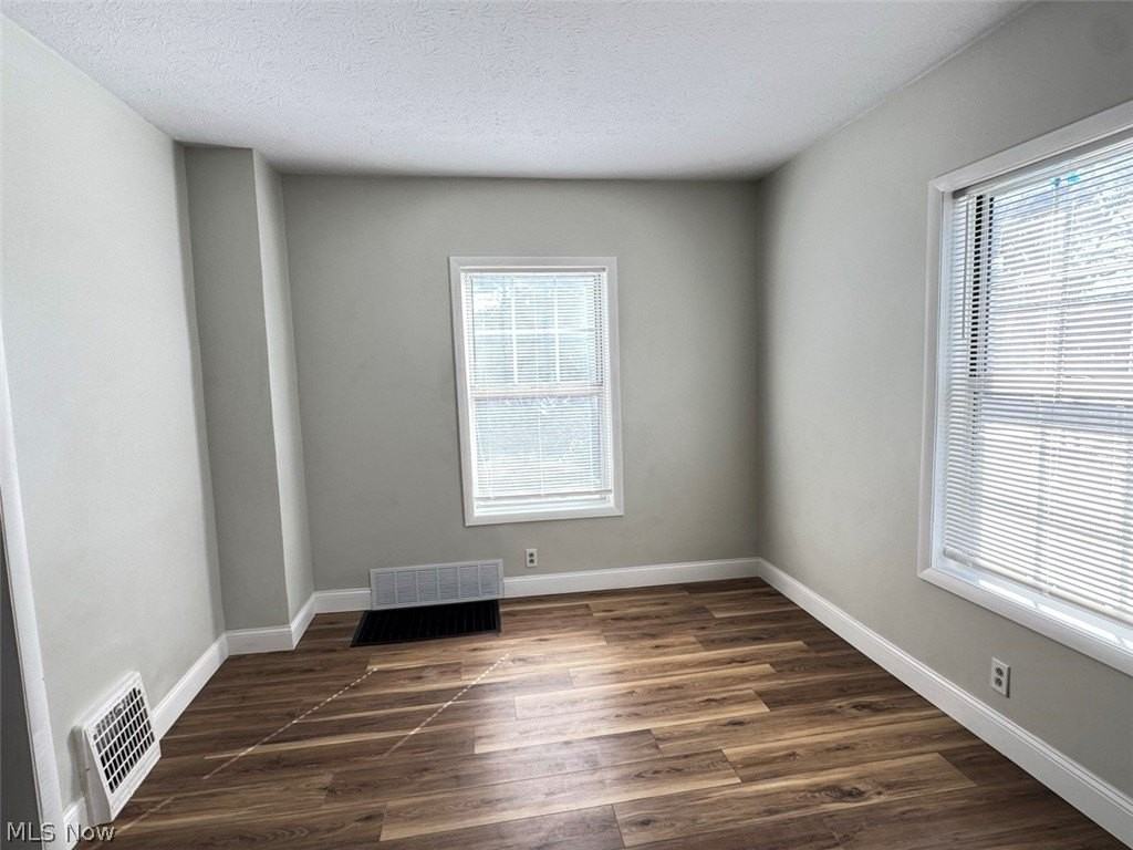 143 Gale St - Photo 5 of 14