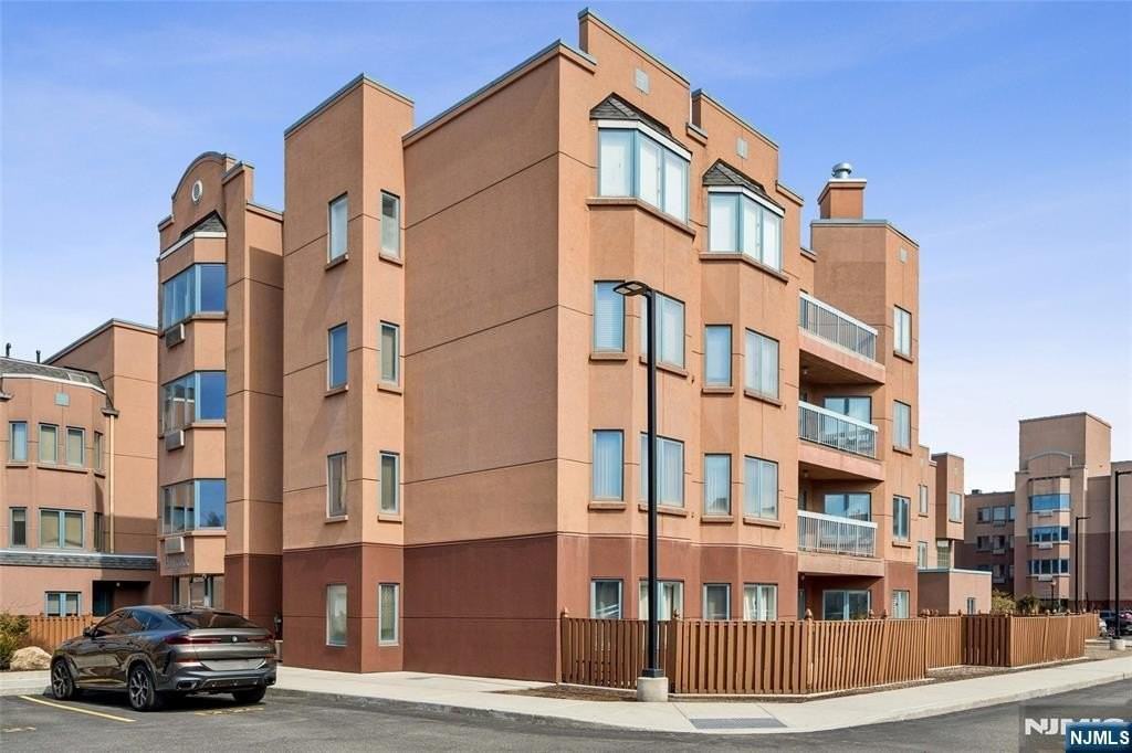 403 Hancock Ct - Photo 2 of 17