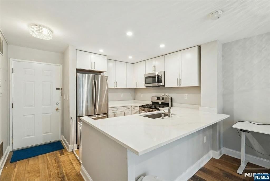 403 Hancock Ct - Photo 3 of 17