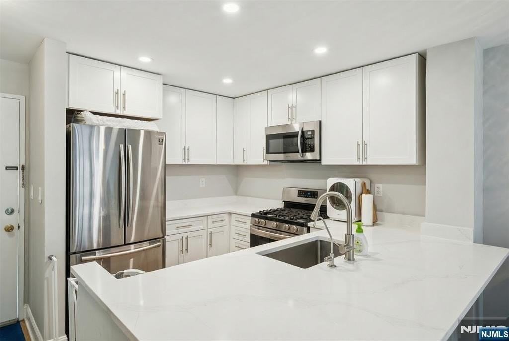 403 Hancock Ct - Photo 4 of 17