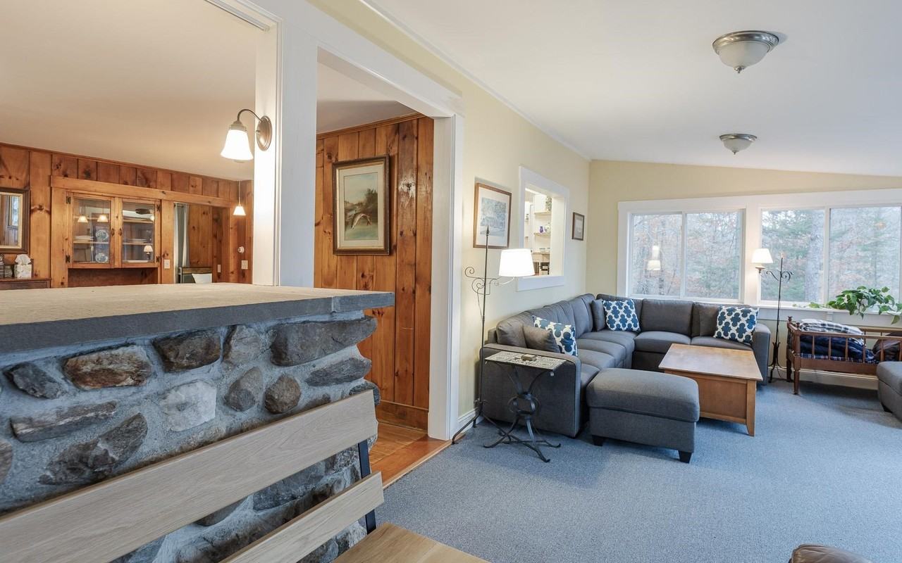 978 Forest Rd - Photo 3 of 34