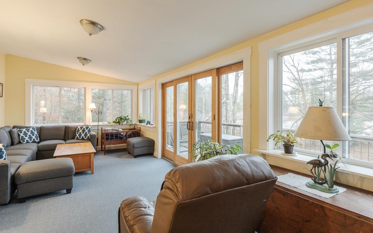 978 Forest Rd - Photo 4 of 34