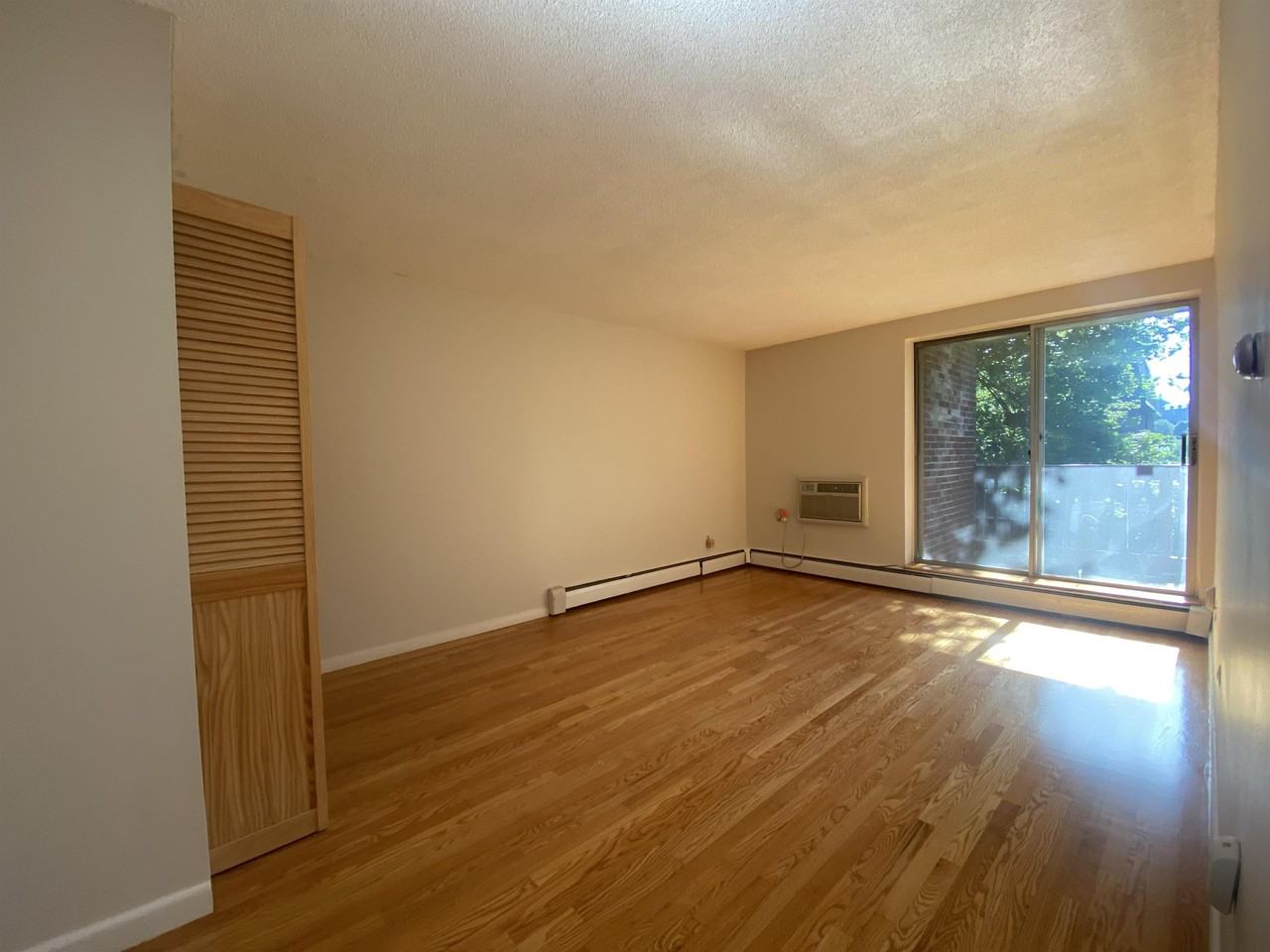 142 Kenrick - 11Apt 11 #11 - Photo 7 of 8