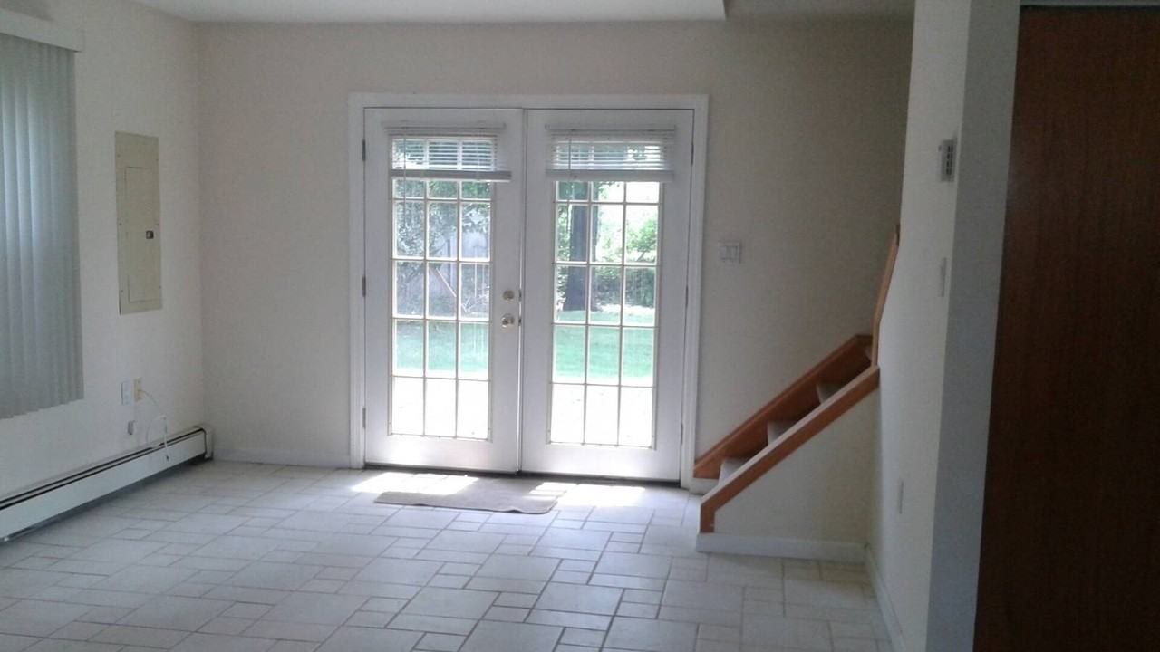 94 Swan Ln - Photo 3 of 8