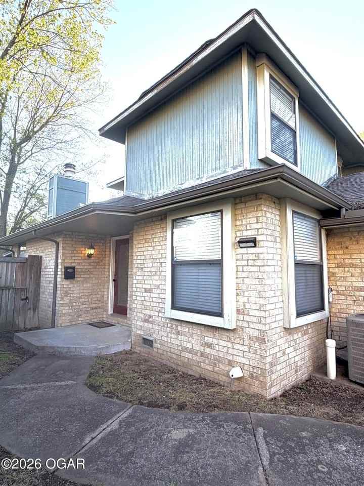 2430 E 26th St - Photo 3 of 24