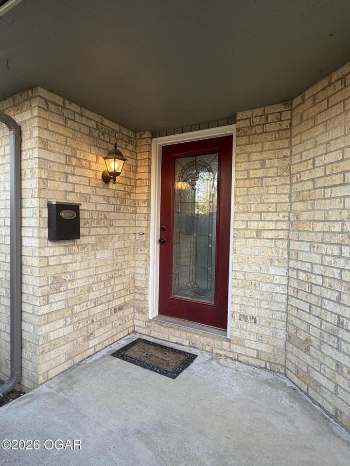 2430 E 26th St - Photo 4 of 24